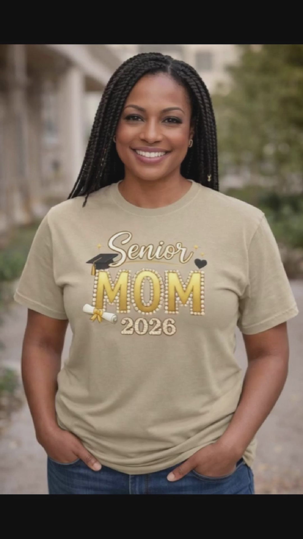 Senior Mom 2026 Graduation Comfort Colors® Graphic T-Shirt – Khaki Pearl & Gold Design